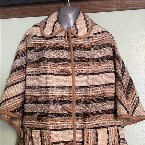 1970s vintage cape coat Striped Brown and Cream Women's Cape - Picture 2 of 10